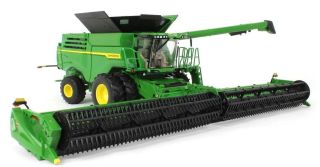 Žně jsou už dávno pryč, ale u nás kombajny pořád jedou! 🚜✨ Naskladnili jsme hned 3 nové kombajny Ertl 1:32 a skladem máme...